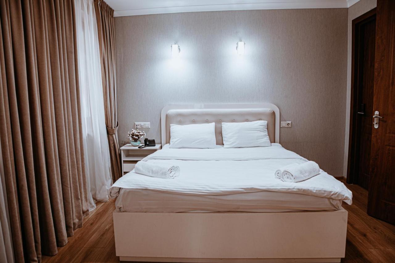 Sama Grand Hotel Tbilisi Bagian luar foto