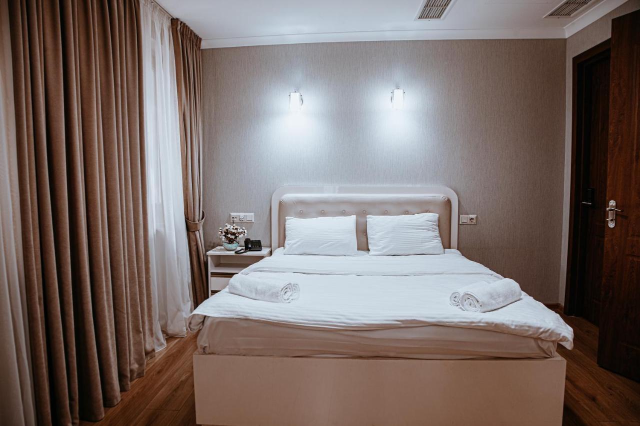 Sama Grand Hotel Tbilisi Bagian luar foto