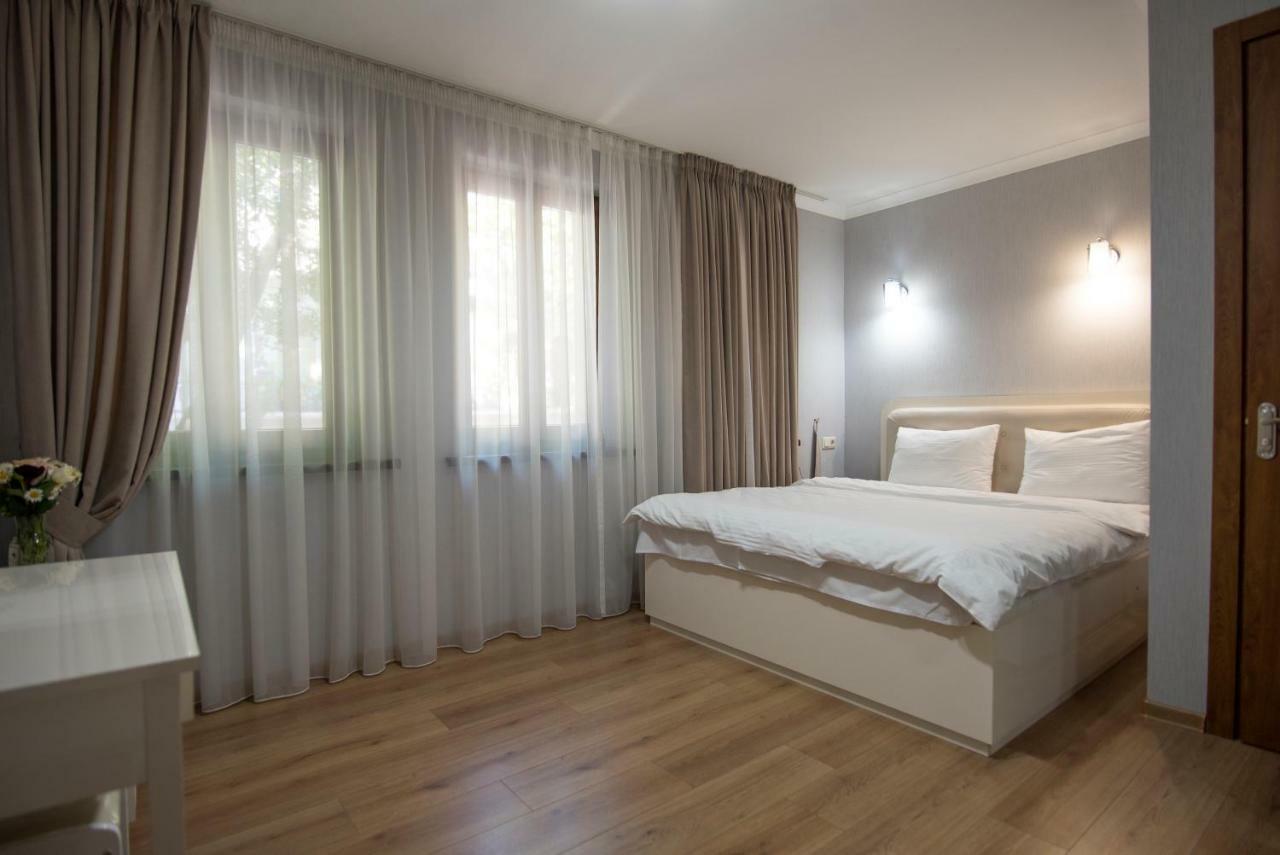 Sama Grand Hotel Tbilisi Bagian luar foto