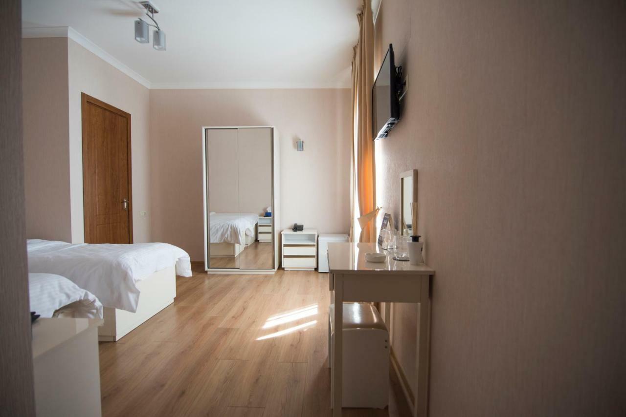 Sama Grand Hotel Tbilisi Bagian luar foto