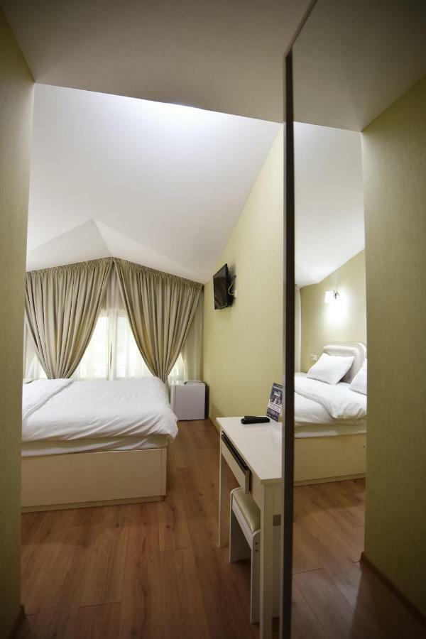 Sama Grand Hotel Tbilisi Bagian luar foto