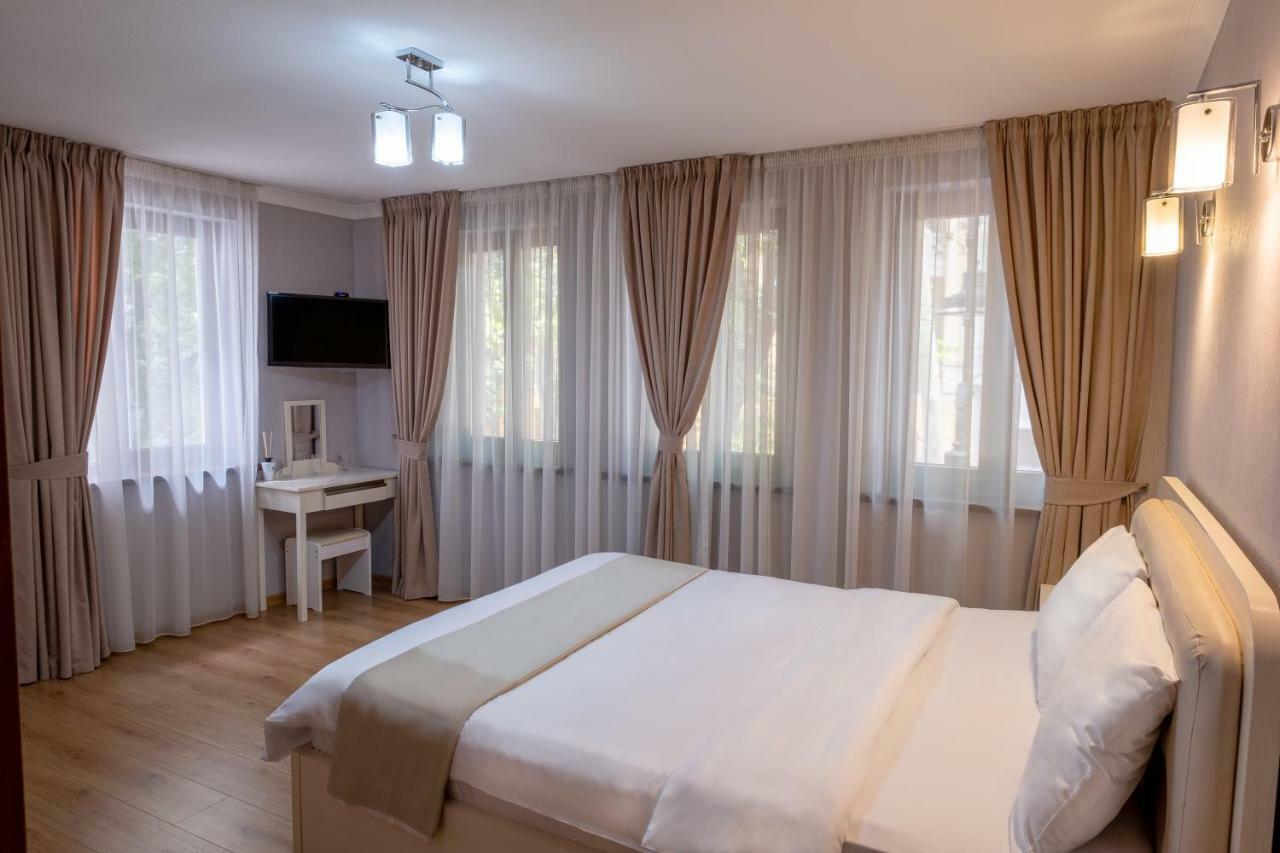 Sama Grand Hotel Tbilisi Bagian luar foto