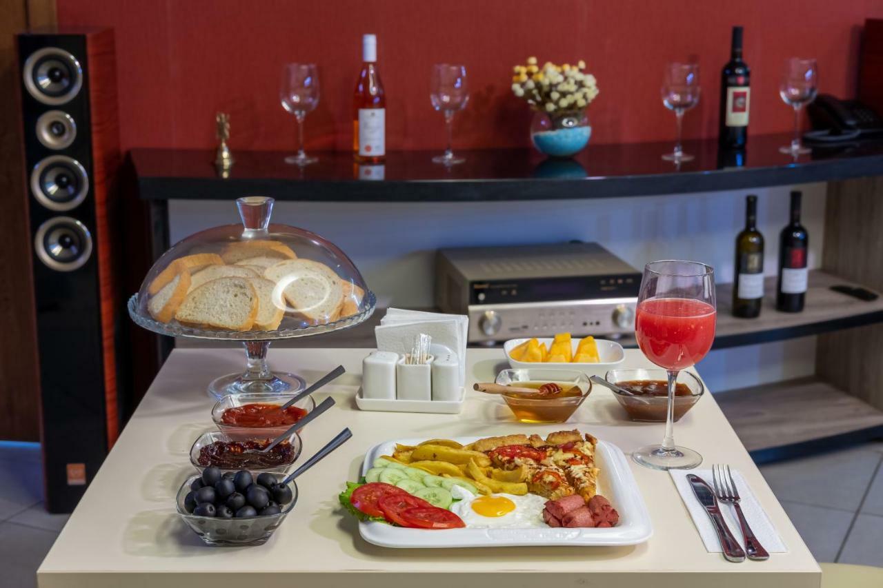 Sama Grand Hotel Tbilisi Bagian luar foto
