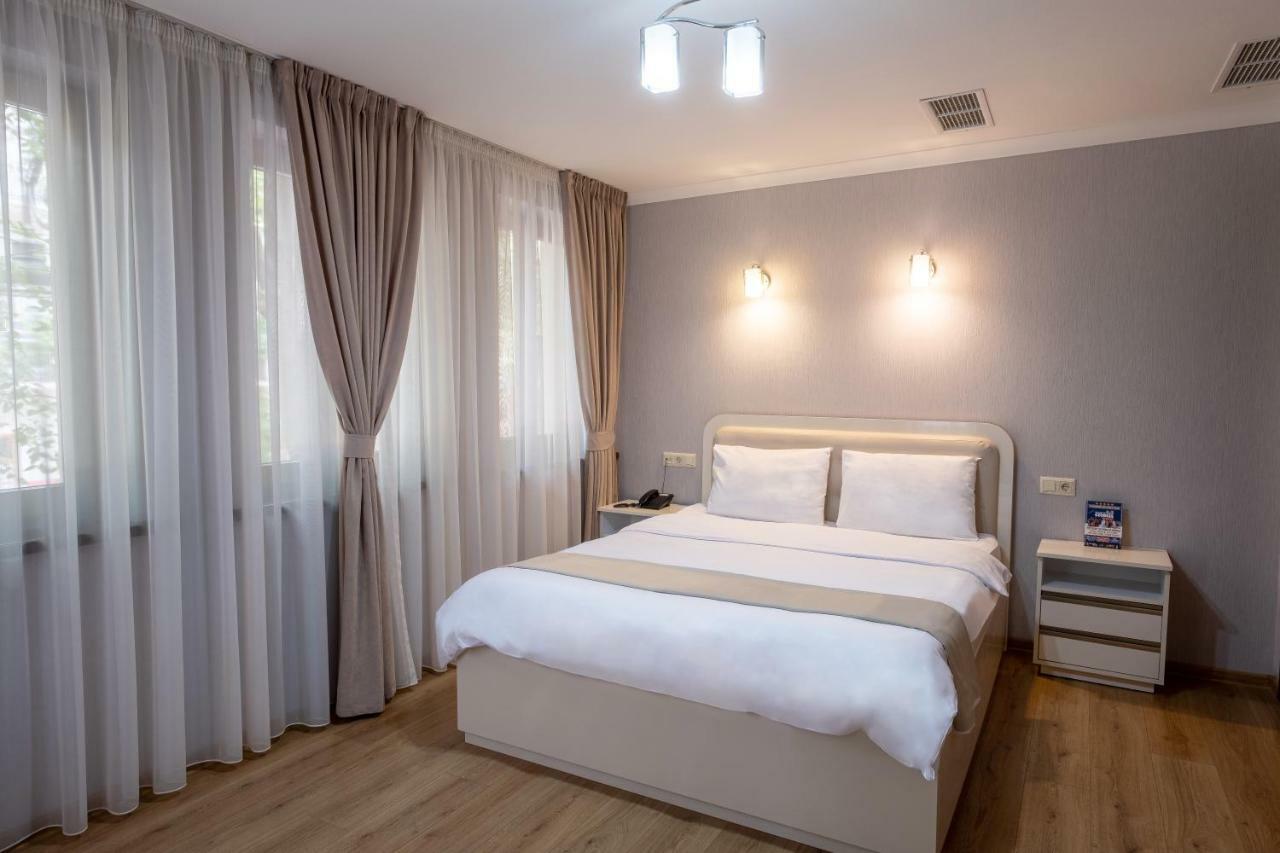 Sama Grand Hotel Tbilisi Bagian luar foto